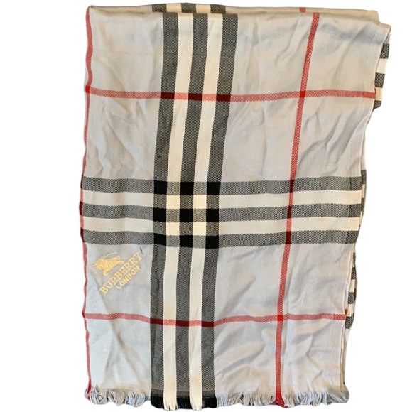 ‼️〰️ Burberry〰️lightweight Check unisex scarf 🧣 - Picture 2 of 9